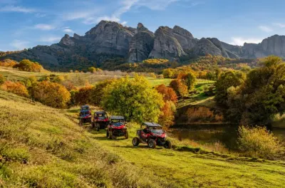 Buggy en autonomie à Meteora au coucher du soleil