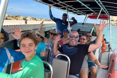 Vivi l’emozione di raggiungere klein curacao in motoscafo, avvista le tartarughe marine, sali sull’antico faro e gusta un pranzo caraibico sulla sabbia. include bevande e tempo in spiaggia.