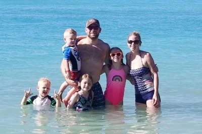 See sloths, monkeys, and more at manawakie park, then unwind at west bay beach. book your roatan eco tour for wildlife and caribbean relaxation.