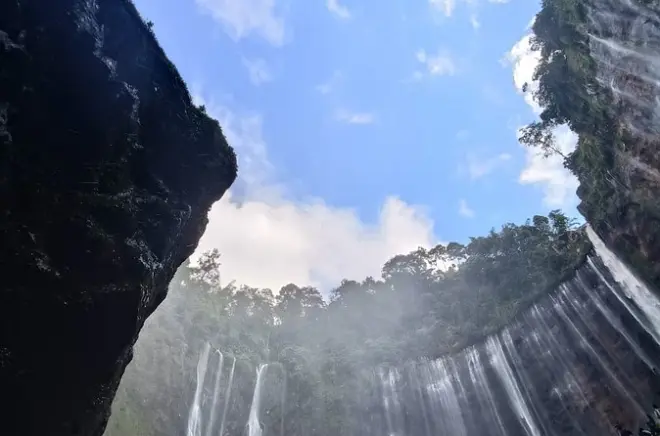 Tour privado de um dia à cachoeira Tumpak Sewu com guia