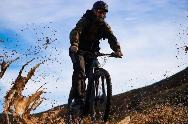 E-bike a Ushuaia sul canale Beagle tra foresta e costa