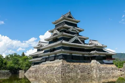 Matsumoto: Passeggiata alla torre nera del castello e scuola Meiji