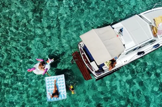 Passeio de barco em La Maddalena: Praia Rosa, almoço e guia