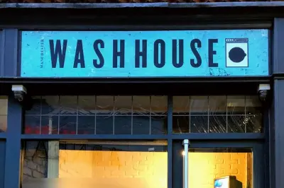 Speakeasy Washhouse en Manchester con entrada secreta y cata de cócteles