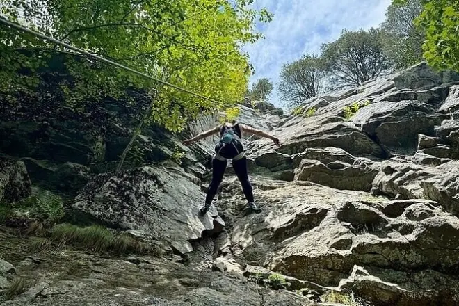 Leçons de rappel à Stanhope NJ : Apprendre à descendre des falaises