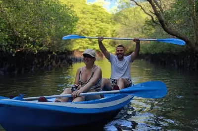 Kayak nelle foreste di mangrovie di Bali con massaggio e parco GWK