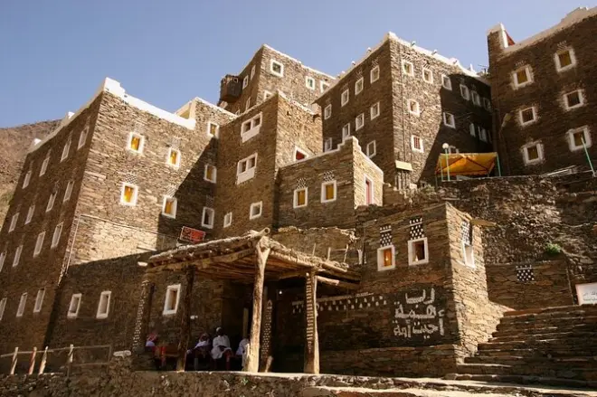 Rijal Almaa y montañas de Asir desde Abha