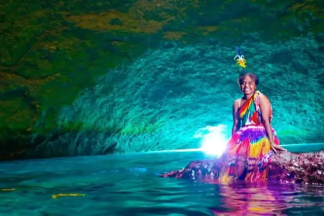 Gruta Azul e tribo Yakel na ilha de Tanna