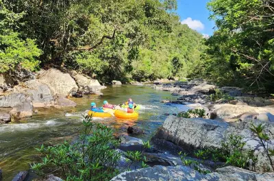 Tyrolienne et tubing à Hopkins : 7 lignes dans la jungle
