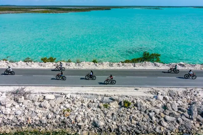 Tour in e-bike a Middle Caicos: Bambarra Beach e Conch Bar Cave