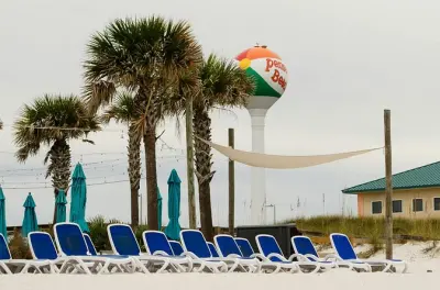 Pensacola Beach Scavenger Hunt: Splash and Dash Adventure
