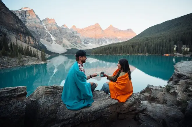 Nascer do sol no lago Moraine saindo de Canmore: Evite multidões