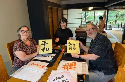 Almuerzo de carne Kobe con caligrafía y ceremonia del té en Kobe