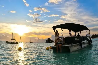 Sunrise tour San Andrés Natural Aquarium: Private pontoon