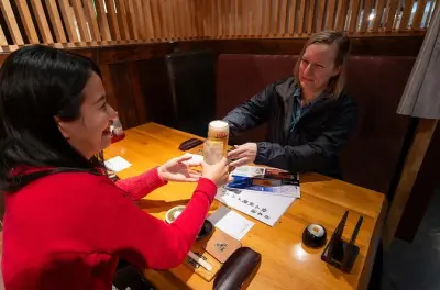 Sapporo Food Tour in Susukino: Lokale Gerichte am Abend probieren