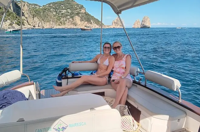 Bootstour ab Positano nach Capri: Privat, fünf Grotten