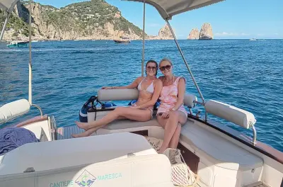 Bootstour ab Positano nach Capri: Privat, fünf Grotten