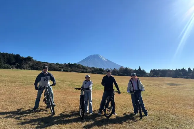 E-bike privata al monte Fuji tra strade tranquille con guida locale