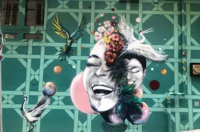 Hong Kong Street Art Tour: Private guide on Hollywood Road