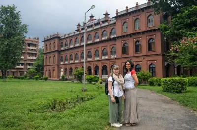 Half-Day Dhaka City Tour: Lalbagh Fort, Museum & Temples