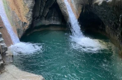 Acércate a los monos ardilla en monkey home y disfruta nadando y deslizándote por las cascadas de damajagua en esta excursión desde puerto plata con recogida en hoteles o puertos.