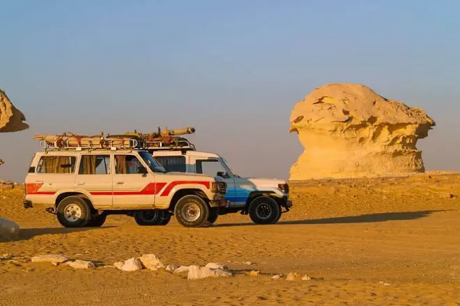 Deserto branco e negro em 2 dias saindo do Cairo com camping
