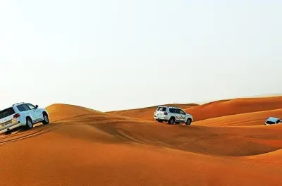 Safari désert à Ras Al Khaimah avec barbecue, dunes et danse orientale