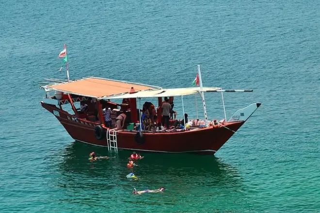 Schnorcheln bei Telegraph Island: Dhow-Kreuzfahrt & Bergsafari