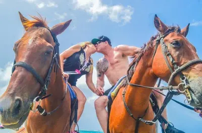 Passeio de jangada de bambu e cavalgada em Ocho Rios