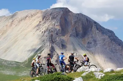 E-bike tour Cortina d'Ampezzo: Dolomites trails with a guide