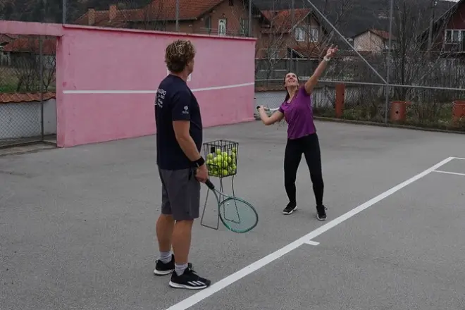 Retraite tennis à Kucevo, Serbie : Apprendre et jouer