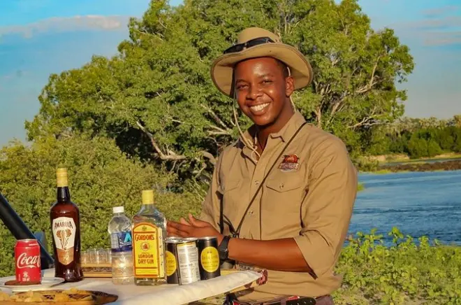 Safari with High Tea in Chamabondo National Park: 4x4 game drive