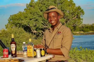 Safari e high tea nel parco nazionale Chamabondo con game drive 4x4