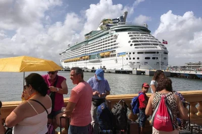 Explore putrajaya’s iconic bridges, pink mosque, and lakeside parks on a full-day tour from port klang with english-speaking driver and all fees included.