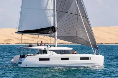 Snorkeling Dia Island, Crete: Catamaran with SUP & Lunch