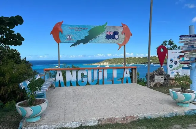 Excursion à Anguilla depuis St. Maarten : Bateau, bus et snorkeling