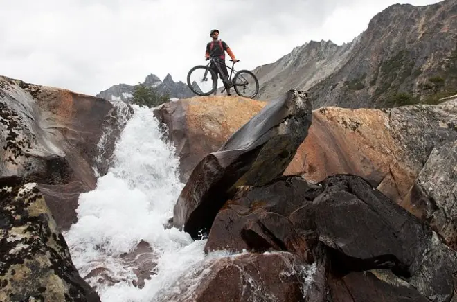 À vélo électrique, cascade de Beban et vues sur glacier à Ushuaia