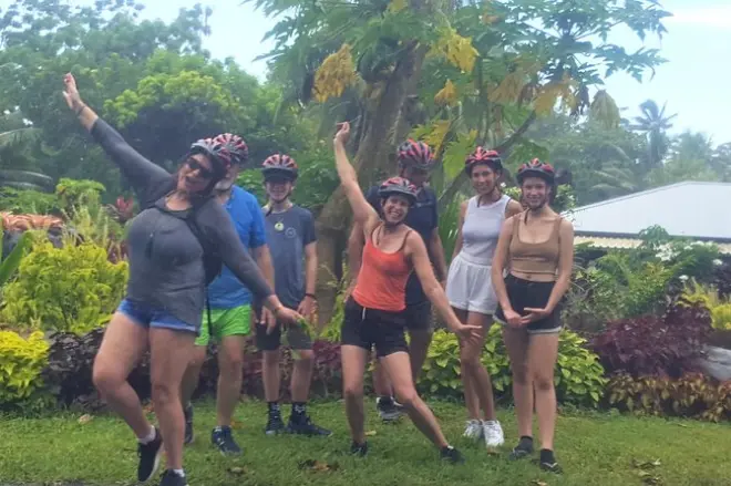 Passeio de bike em Rarotonga: 11,5 km com parada para banho