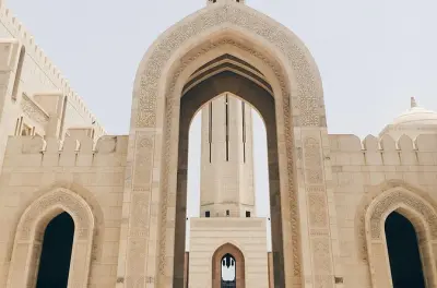 Visite de Muscat en demi-journée : Grande mosquée, souq et forts