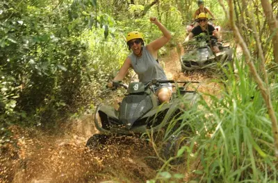 Uluwatu in ATV: Scogliere bianche e sentieri nella giungla