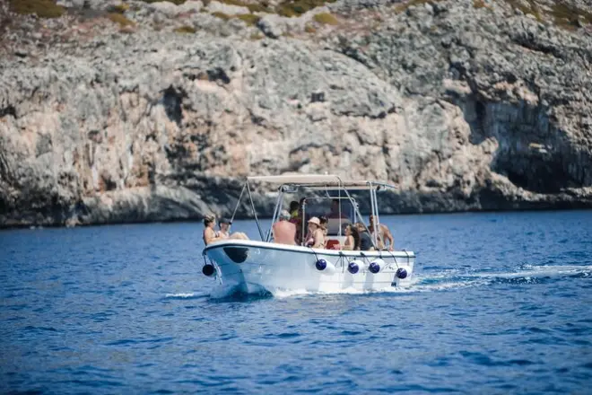 Santa Maria di Leuca Höhlen: Bootstour mit Skipper