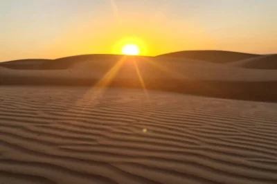 Disfruta del agua fresca en wadi bani khalid, prueba café omaní en una tienda beduina y contempla el atardecer tras las dunas de wahiba sands. incluye recogida en mascate y guía local.