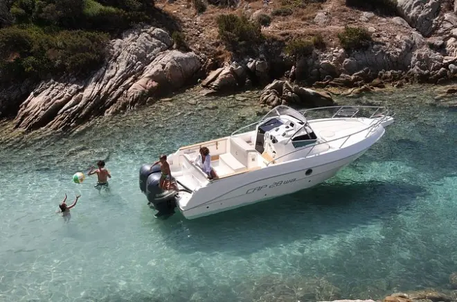 Snorkel na lagoa azul e Akamas: Iate privado