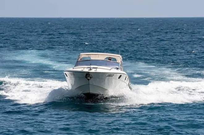 Snorkeling em Capri saindo da Costa Amalfitana: Barco privado com Gruta Branca