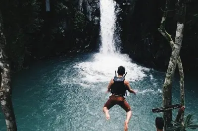 Saltos y nado en cascadas aling aling y sekumpul en bali