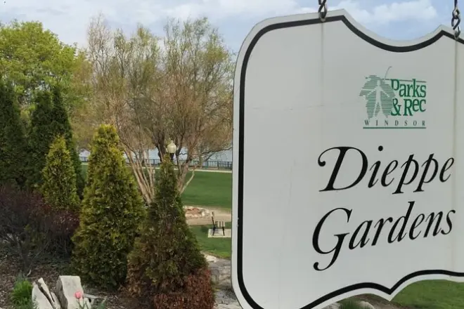 Tour a piedi di Windsor: Lungofiume, giardini e parco sculture