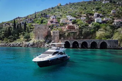 Tour privato in yacht ad Alanya con pranzo e transfer