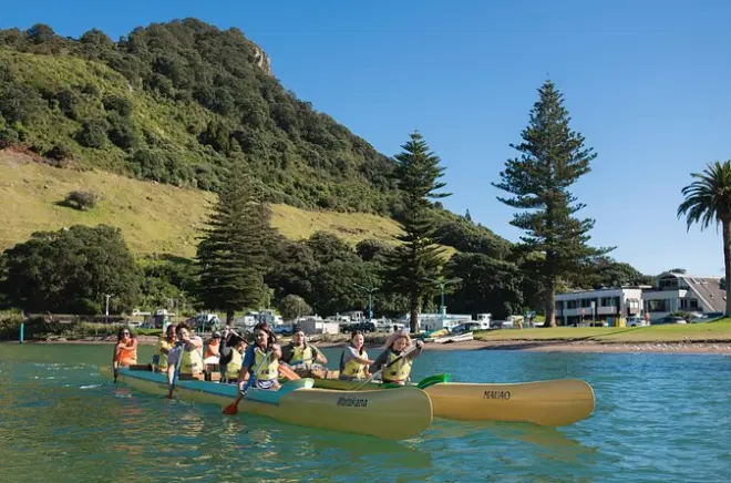 Leçon de waka ama et balade guidée au mont Maunganui