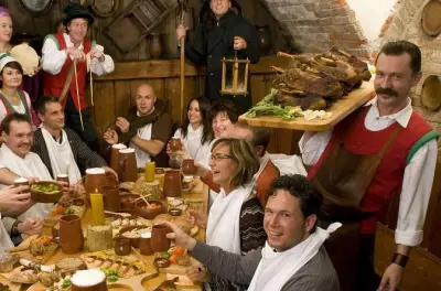 Mittelalterliches Ritter-Dinnershow München: Live-Musik & Festmahl