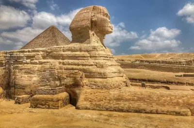 Pirâmides de Gizé e Museu do Cairo saindo do porto de El Sokhna